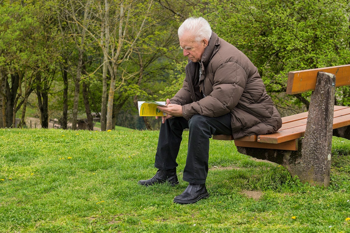 100歳まで生きるためには？長生きする人の特徴や注意点を解説