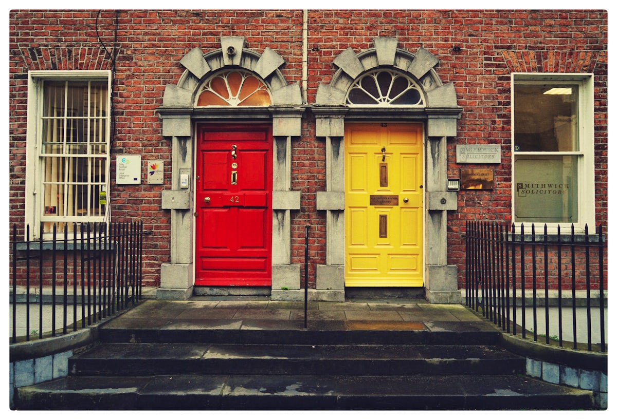 赤と黄色の扉